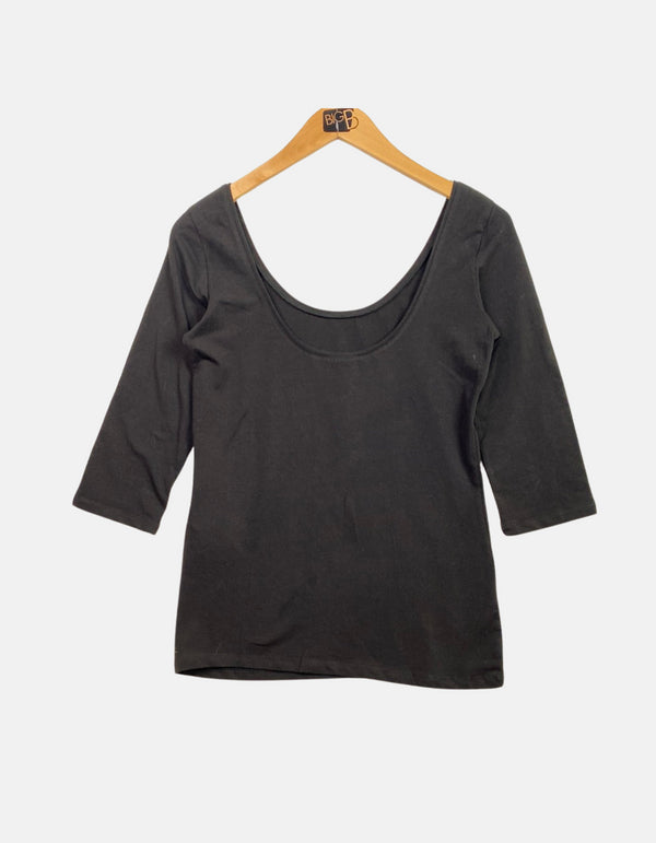 Essential Black 3/4 Sleeve Scoop Neck Top